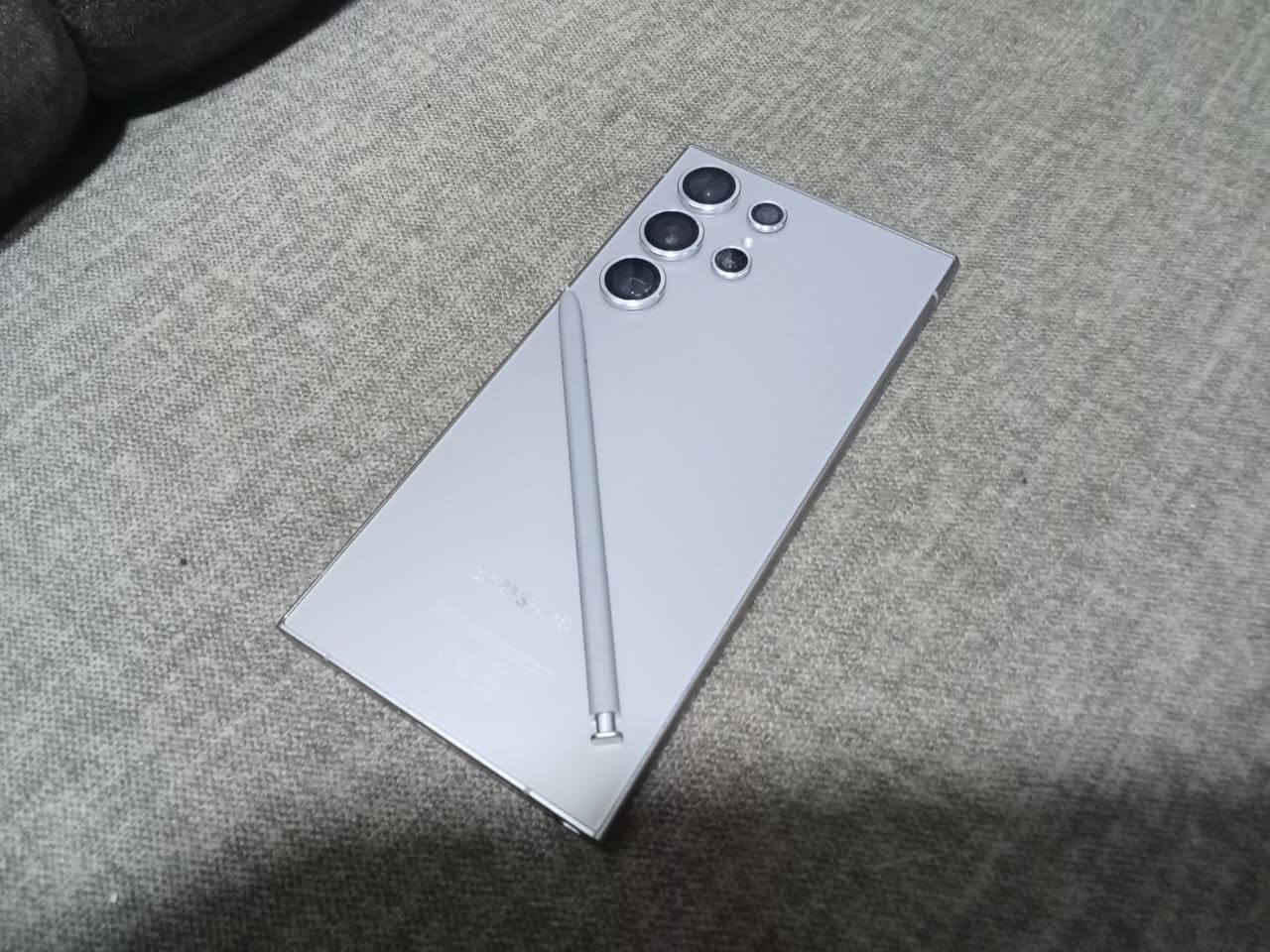 سامسونك S24 الترا نضافته 100% شخطه مابي لحد يكسر بي 950 وبي مجال بسيط مكاني موصل شراي يتفضل خاص او يتصل***********
