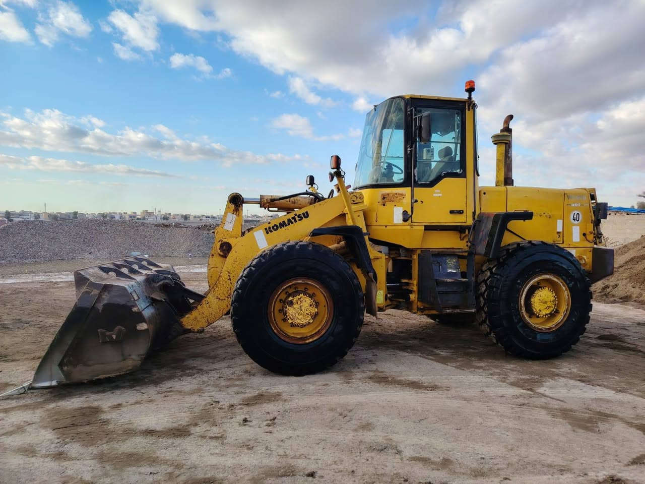 عمي السلام عليكم شفل كوماتسو للبيع مكفول كفاله عامه دتفئه تبريد حصه كاز رقم الماني كركوك موديل 2001مكان كركوك الستفتار عل رقم ***********=***********
