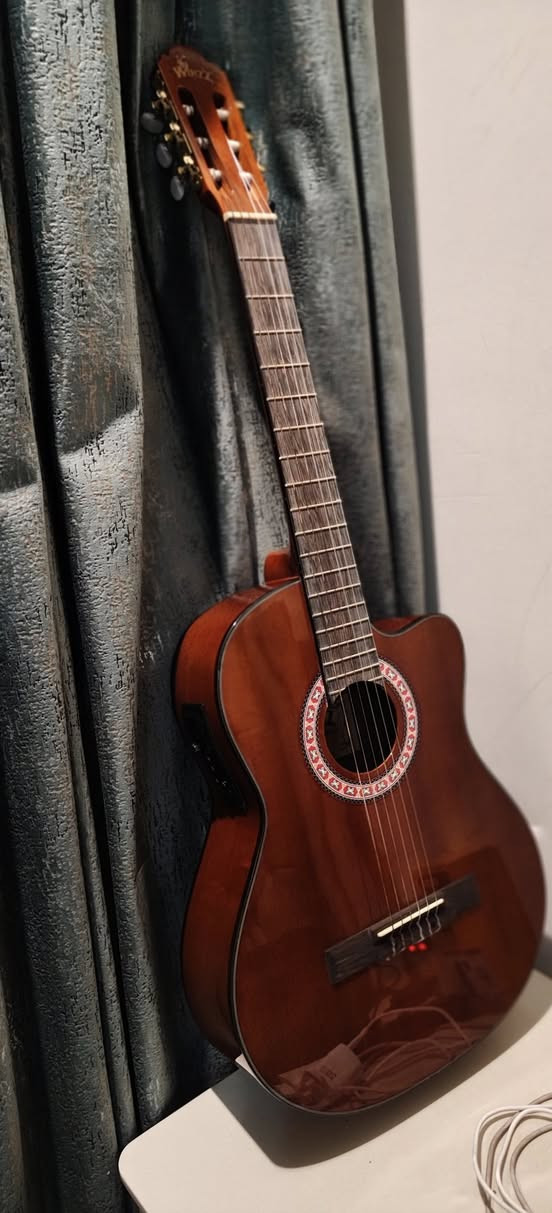 كيتار ايكولايزر ماركة winzz اجاني هدية من المانيا للبيع وينربط على سبيكر خارجي صوته قوي جدا 
*********** المنصور
للبيع بسعر 200 الف
الملحقات جهاز تعيار التون وكيبل اصلي طويل وجنطة الاصلية نفس الماركة للعلم نفس الكيتار بموقع ايبي ب 250 دولار عدا سعر النقل والضريبة
