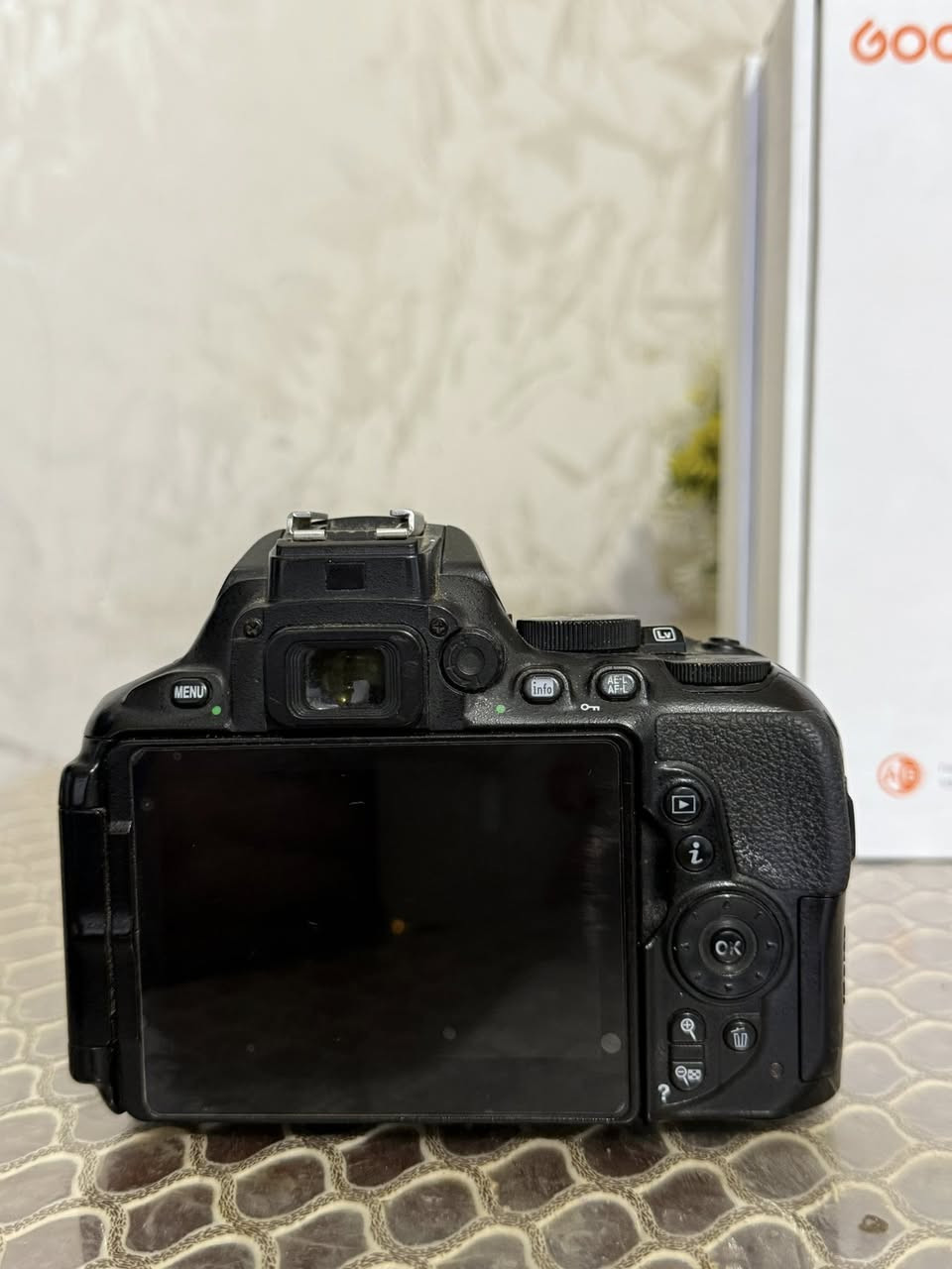 نيكون 5600
نظيغه جداًاستخدتم قليل 
مع العدسه الاصليه18-55 
🛑 هديه جنطة ظهر مقسمه 
🛑هدیه رام 16 کیکا اصلی 
السعر :- 450 الف 
للاستفسار :- 
***********
***********
العنوان :- بابل- الهاشميه 
توصيل متوفر الى جميع المحافظات
