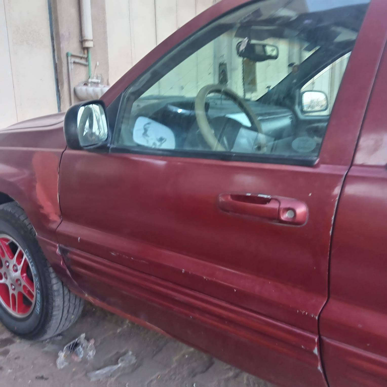 السلام عليكم جيب شيروكي 2000 كير ومكينه في في تي حداديه جديده وكسن هسه شاده بسمي رقم بصره نكليزي وصبغ عندي تايرات تخم جدد سياره اي نقص ما بيهه بس تبريد عوزه راديتر اماميه السعر 48 وبيهه مجال العنوان عماره ***********
