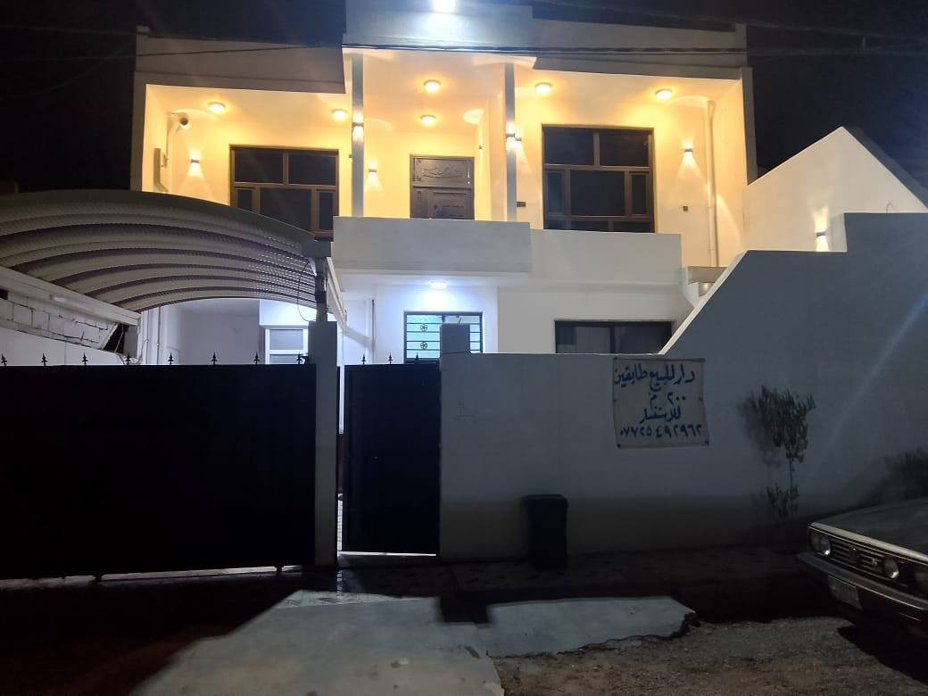 سلام عليكم عندي بيت م 200 طابقين فول درج داخلي وخارجي عنوان حي بدر مقابيل استداره و خدمات وليد
سعره 115 بيه مجال 
رقم ***********
