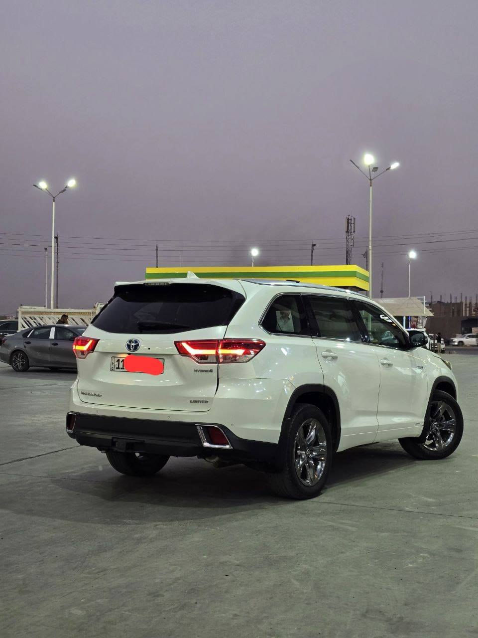 السلام عليكم للبيع هايلاندر
Limited [ 2019 ]مكفولة عدا بارد قليل بالجاملغ الخلفي وصورها والحادث موجود قليل جدآ 
السيارة فول مواصفات أعلى شي بل بالهايلندر
تبريد تدفئه كشنات أمامي وخلفي
تبريد 3 قطع 
7 راكب كشنات Yip  منفصل سياحي
بانورما وليس فتحة سقف
خمس كامرات محورية كل الاتجاهات
رادار أمامي وخلفي وجانبي 
مرايات جانبية نقطة عمياء وهيتر 
الستيرن هيتر
المري هيتر
جنطه كهرباء 
كشنات منفصله Vip
وبعد بيها مواصفات عذرآ لو ما ذكرتها .
السعر 310 وبي مجال للمشتري 
ربي يحفظكم 
مكانها بغداد ابو غريب 
 ***********
***********
