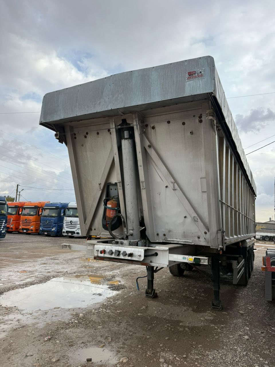 عربانه قلاب منفيس
سعر 170 $ بيه مجال 
معرض حجي رمضان اربيل كلك 
***********
***********
