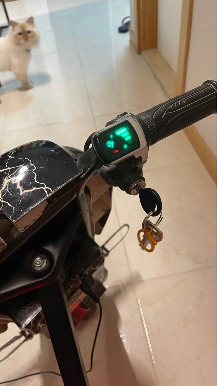 Electrical scooter drift 
Very safe 
Suitable for all ages
Has three tires for mobility and stability 
Has keys 
Chargeable 
Contains three speeds 
Contains an extremely loud horn 
Can handle a weight up to 80kg  
Usual price in stores 350iqd 
Buy it before someone does! أربيل, العراق


**إذا كنت صاحب هذا الإعلان وتريد حذفه لأي سبب، رجاءا أرسل رسالة إلى الدعم الفني**