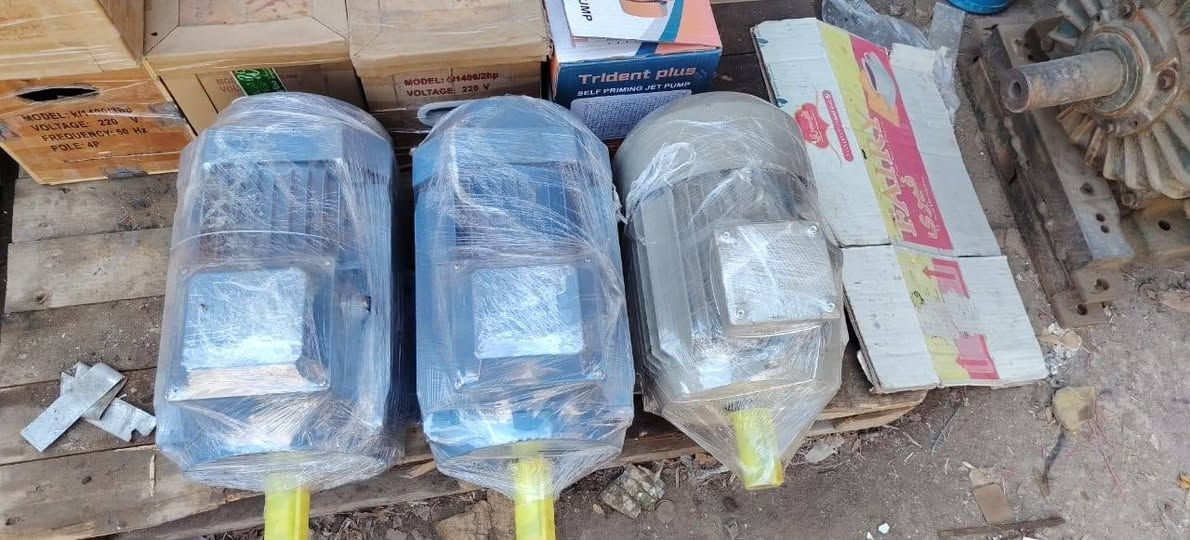لو عندك مشكلة فالكهرباء وعايز تحافظ عالاجهزة من الارتفاع او انخفاض الجهد
يوجد جميع مقاسات الاستبليزارت 
لحل مشكله  ضعف الكهرباء 
ولف وصيانه  المحولات الضغط المتوسط
وعمل صيانه وقايه للمحولات الجهدالمتوسط في أماكنها 
ويوجد مواتير استيراد 
للاستفسار
01126165796
01094989207


**إذا كنت صاحب هذا الإعلان وتريد حذفه لأي سبب، رجاءا أرسل رسالة إلى الدعم الفني**