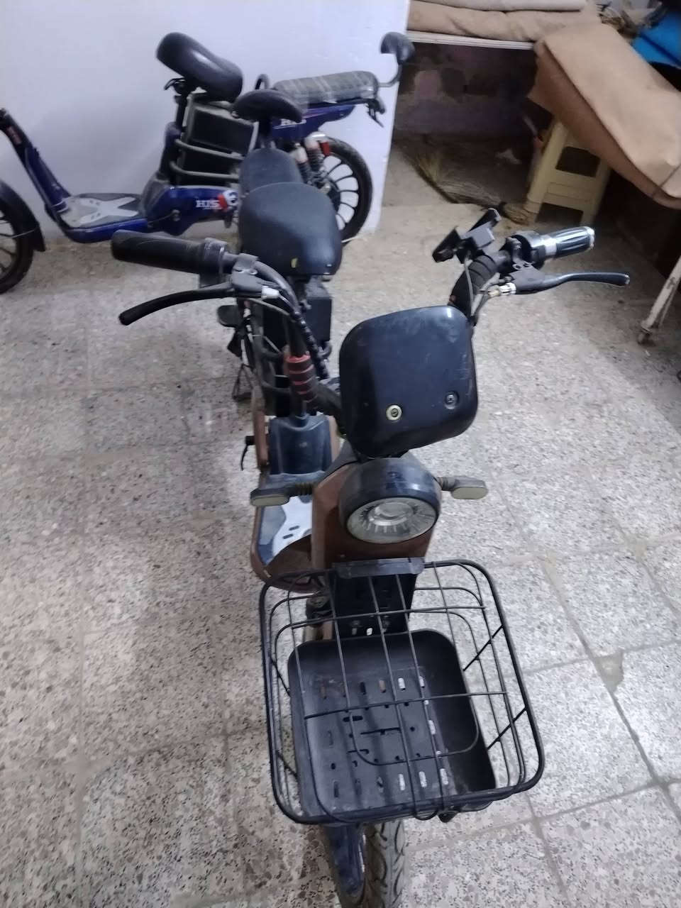 السلام عليكم
بايسكل شحن 
بايسكل نضيف
كلشي ما بي
بس الغلاف مال البطاريات مكسور
مكان ديالى بعقوبه بهرز السعر (300)
وبي مجال الشراي يتصل
للاستفسار الاتصال على الرقم (***********)
