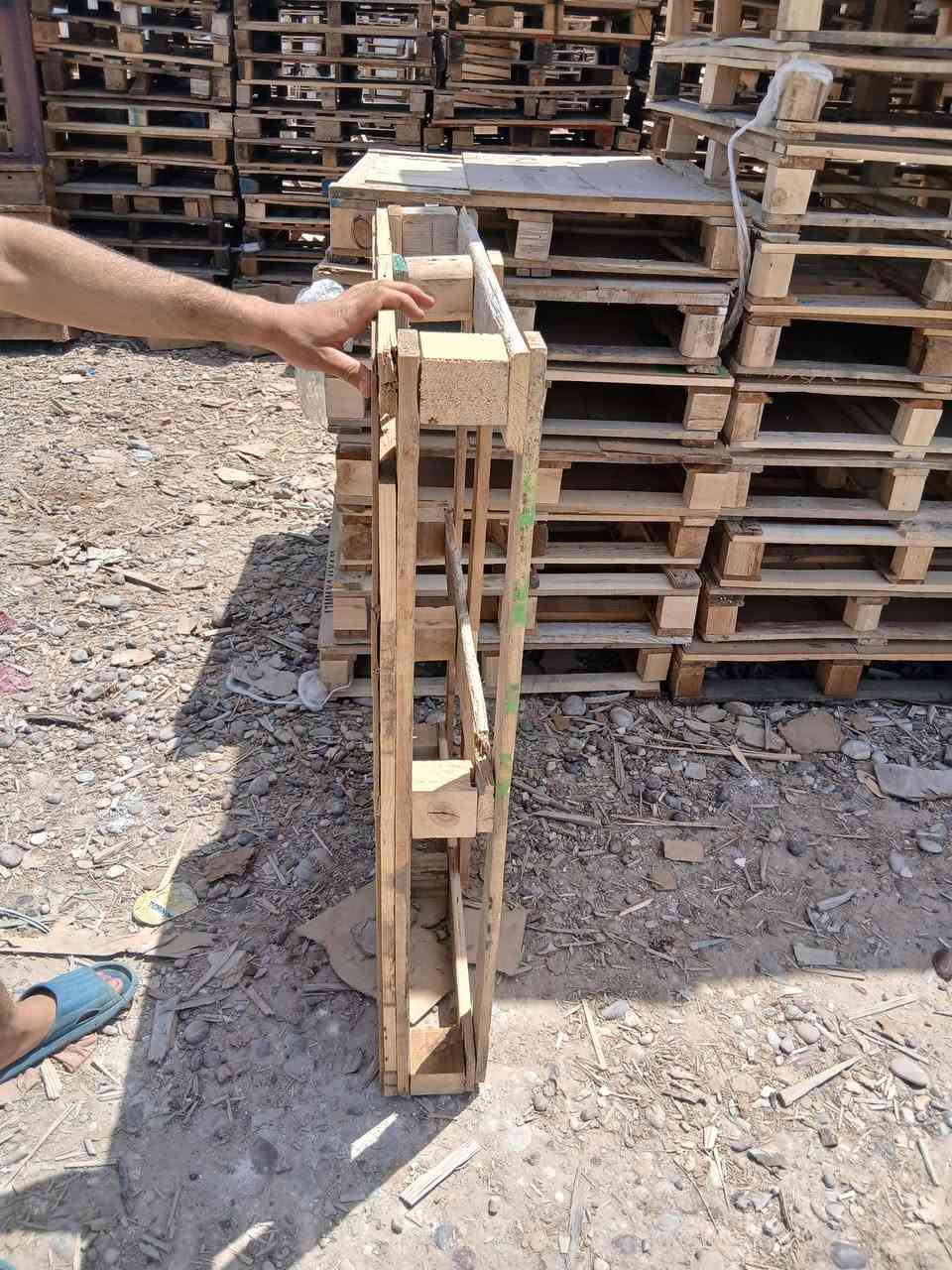 سلام عليكم سكيب القياس ٩٠/ ١٢٠ كله نضيف الكميه الف سكيبه السعر ٥٠٠٠ الف عنوان بغداد عويريج رقم هاتف ***********
