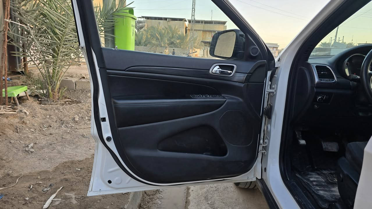 جيب 2019 كراند شيروكي
البصرة القرنة ***********
#السعر 197$
 لاريدو  فئة بلاك توب
بدون فتحة 
حساس خلفي مانع اصطدام 
نقطة عمياء 
غرفة سوداء سقف اسود 
كشنات وستيرن تدفئة
وارد امريكي تبديل فقط قبق الجنطة
بدون ايرباك 
1C4RJEAG1KC571995 رقم الشاصي 
#jeep #جيب #سيارة #للبيع
