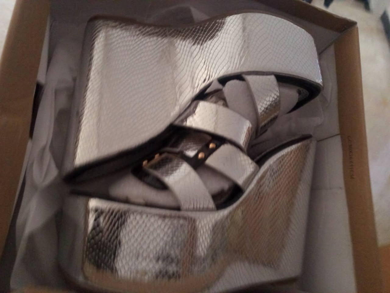 السلام عليكم ورحمه الله
غراض امزون كله جديد 
اي استفسار خاص توصيل لكل المحافظات


**إذا كنت صاحب هذا الإعلان وتريد حذفه لأي سبب، رجاءا أرسل رسالة إلى الدعم الفني**