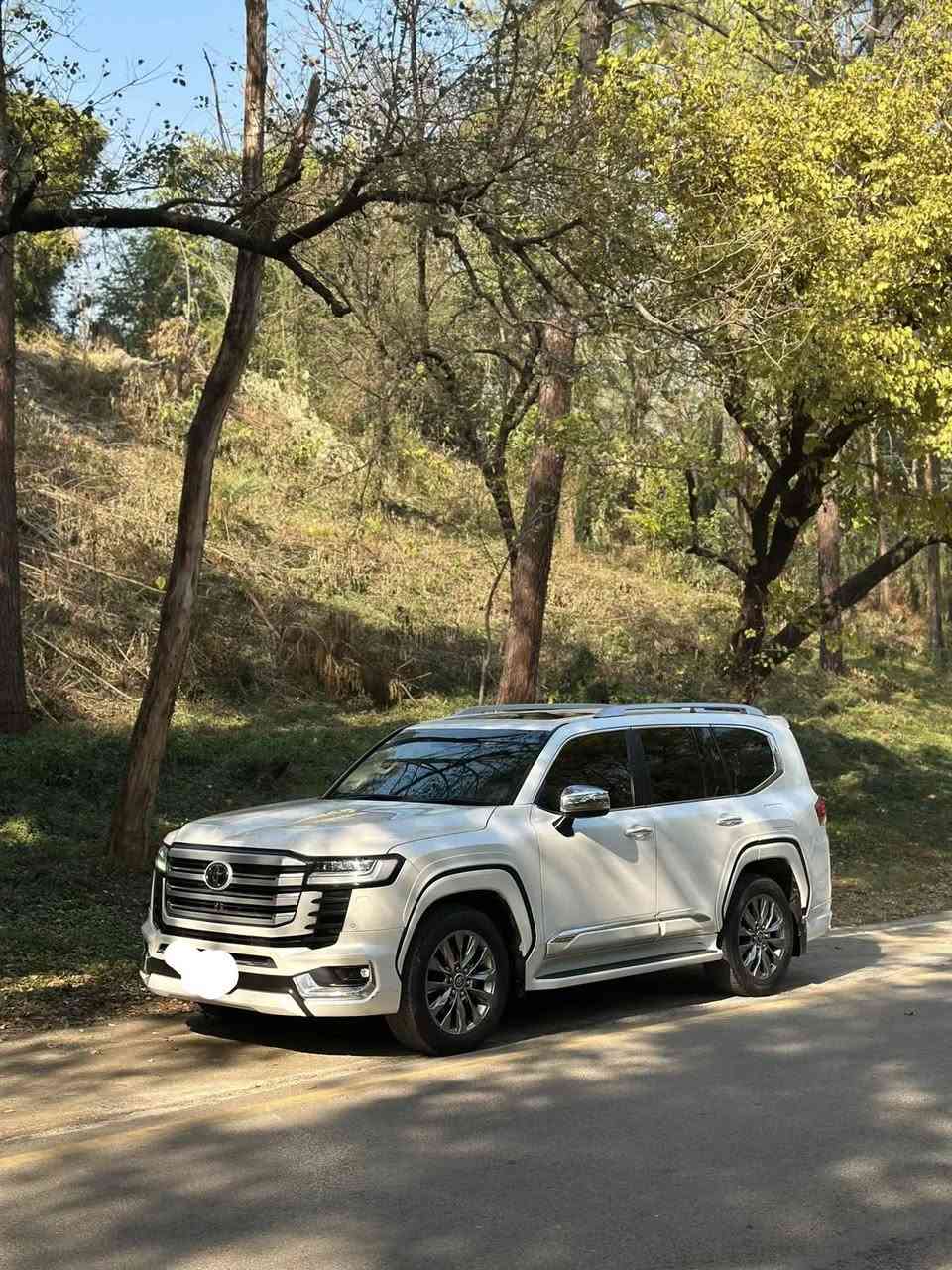 السلام عليكم لاندكروز موديل 2023 ستيرات خاص ياباني فول مواصفات  مكفوله كفاله عامه رقم بغداد بسمي سنويه حد 29 ماشيه 66 العنوان بغداد السعر 745 بيها مجال شي بسيط 💯💯💯***********
