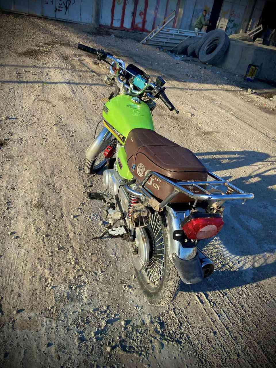 سلام عليكم تايكر موديل23 اوراق اصولي محرك ممدود علي صبانه الدراجه تجي تفحص اذا بيه نقص برغي كروتك عليه الدراجه شوفت عينك مال جناي الف مذب  مكاني جبله عليه الشراي يتصل ***********
