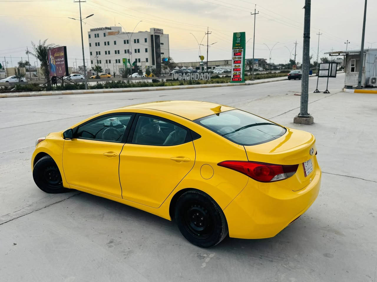 السلام عليكم
النترا مديل ١٣ رقم بغداد مصفره هيئه وغرامات مكينه وكير مكفولات تخم تاير تبريد ثلج حداديه جديده سياره نضيفه ضررها شخط بالباب الخلفي وسونار مرفق مع الصور السعر ١٠٨ وبيها مجال الشراي يجي خاص اتصال *********** مكاني كوت
