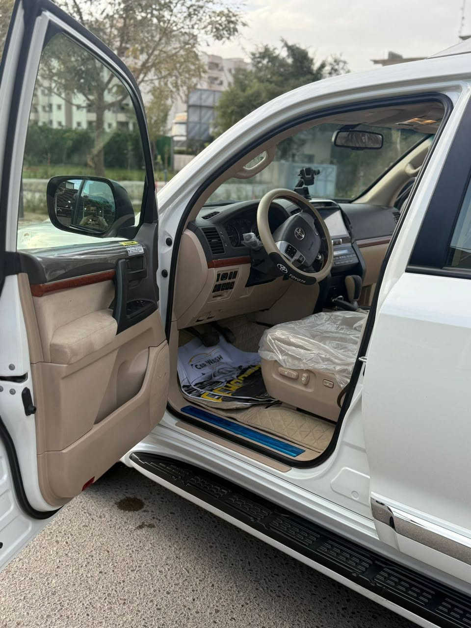 سلام عليكم لاندكروز للبيع كفاله عامه شامله
مواصفات 
كشنات كهرباء + تبريد
تبريد 6 قطع
بصمه شغاله
6 سلندر 
موديل 2015
حساسات امامي خلفي
شاشه تاب
والعديد من المواصفات غير مذكوره
سياره باسمي تحويل مباشر
رقم دهوك 
سعر / 440 $
للاستفسار ***********
