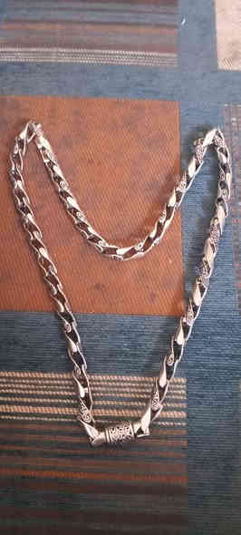 زنجيل فضه ايطالي وزنه 144 غرام مختوم ب250 الف 
بغداد الدورة ***********
