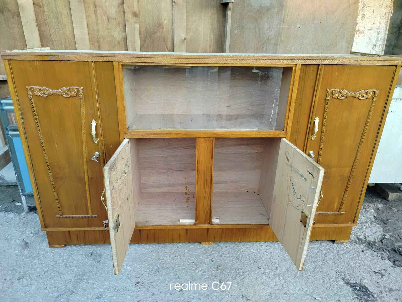 بوفيه مترين نظيفه كلش السعر 85الف نهايته للتواصل العماره حي النداء شارع الحسينيه فرع فرن صمون الكرار تلفون ***********
