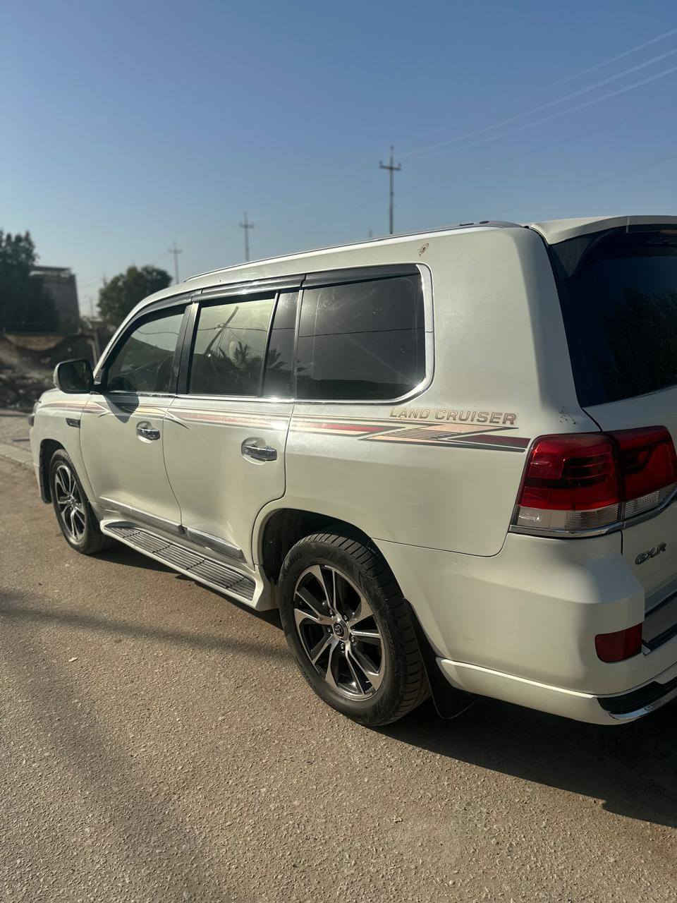 لاندكروز موديل 12 محدثه 21 السياره صبغ عام السعر 260 رقم بصره دولي باسمي العنوان النجف الاشرف***********
