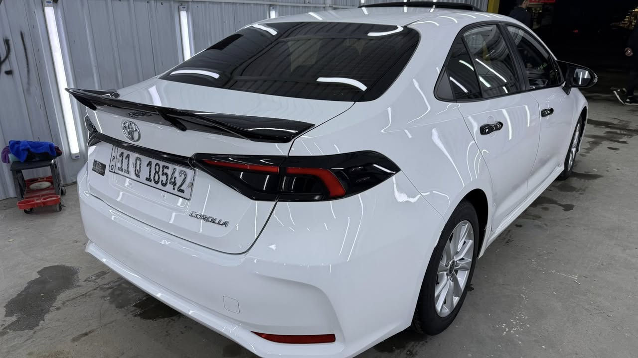 تويوتا كورولا هايبرد اعلى موصفات 2024 
جديده و مكفوله بجم الخليجي 
فول موصفات 
بصمه و فتحه سقف سلايد روف 
رادار امامي و جانبي 
تحديد مسار 
قياده ذاتيه 
تبريد 2 قطعه 
بك لايت LED 
عدسات زنون بلادي 
شاشه وسطيه و كامره خلفيه 
فل سستمم ايرباك 
وبعد موصفات بيه 
مكانه بغداد حي الاعلام رقمي 
*********** 
السعر 149 مجال بسيط
