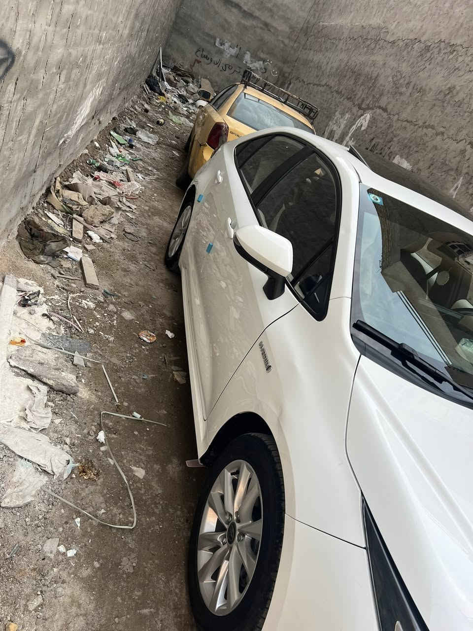 السلام عليكم كورلا هايبرد موديل 2023
ماشيه 53كم محرك 1.8
بأسمي بغداد
داخل مميز لونين بيجي واسودّ مثل الساز 
كشتات جلد لونين
سياره جاهزه
بيها طخه بجاملغ الامامي ورصعات سونر موجود السعر140
عنواني بغداد حي الجهاد***********
