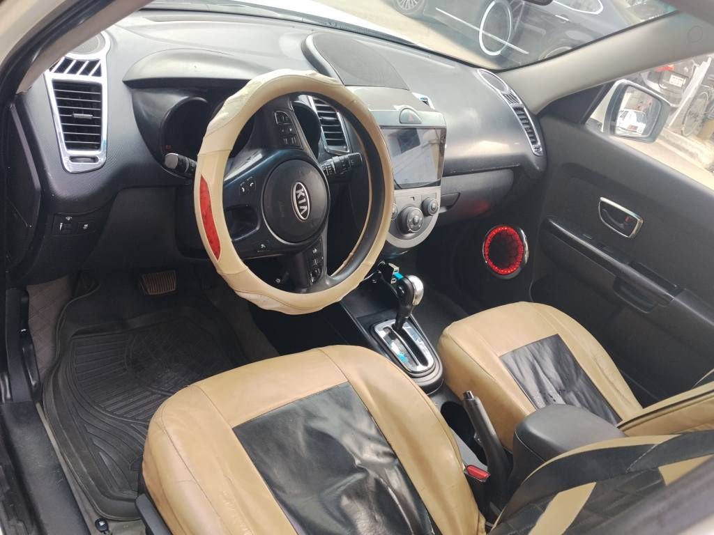 كيا صول 2000 دوش سياره ليبل واحد مصبوغه حزام بيها بدايته الحوض بسيط حادثها فقط باقي السياره بدون حادث بجم بدون ظرر سياره كير محرك تبريد تدفئه ماشيه 139  سياره باسمي سنويه وهزه جديده بيها نظام ايكو موديل 2010 سعرها 85 وبيها مجال معقول *********** مكاني كرخ *********** بغداد, العراق
