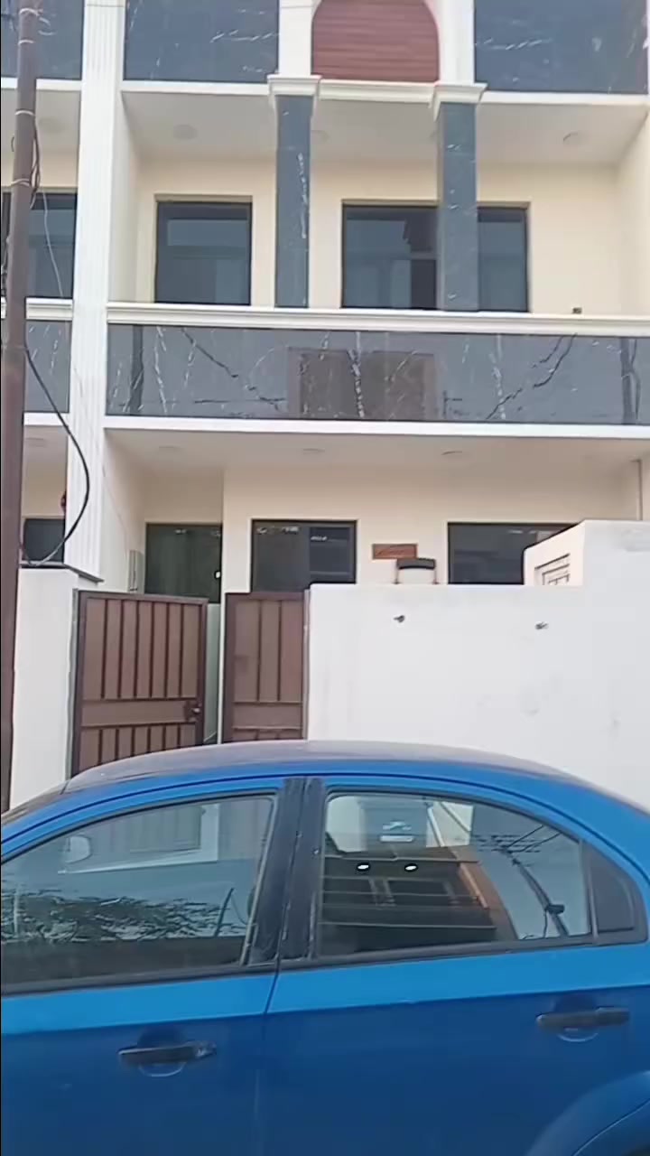 بيت مساحة ١٠٠ متر
واجهة ٥ متر و نزال ٢٠ متر 
بناء حديث طابوق درجة أولى الأبواب خشب و المنيوم 
البناء طابق و نصف بناء ٢٠٢٥
غرف نوم عدد٣ و صالة و استقبال و مطبخ حار و بارد 
سند ملك صرف  
السعر ١٠٠ مليون 
 موبايل ***********
