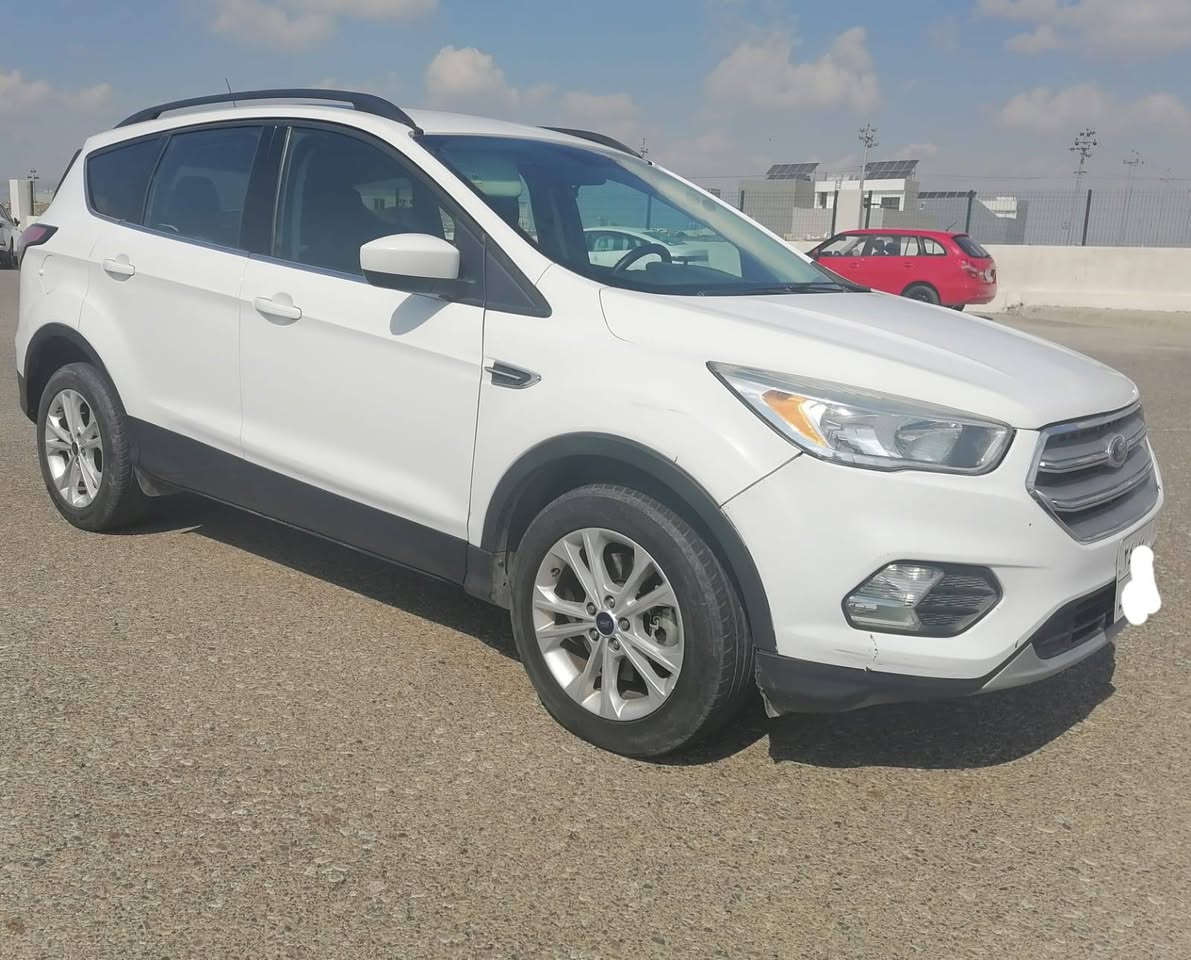 فۆرد سکیپ مۆدێل ٢٠١٨ 
١٩٠٠٠٠ من ڕۆیشتوە 
سێ پارچەی پێشی لە ئەمریکا دۆزراوە و  بە بیلاد گۆڕاوە
پەرەشوت نەتەقیوە ژمارەی شایی لە وێنەکاندا دانراوە 
هەردوکوشنی پێشەوەی هیتەرە 
مەکینەی ١٥ ی تۆربۆیە 
گێرومەکینەی بێ کێشەیە یەک دینار مەسرەفی تیایە 
سەیارەکە لە هەولێرە 
مۆبایلی خاوەنی *********** أربيل, العراق
