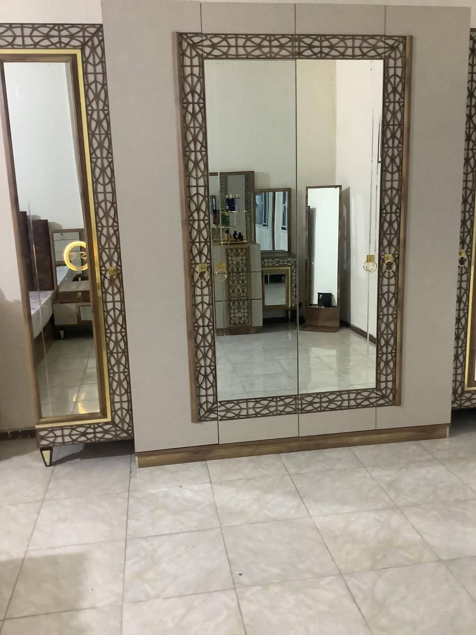 غرفة تركية للبيع للتواصل ***********
المكان النجف الاشرف
