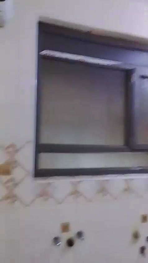 بيت جديد طابق ثاني للإيجار في التحرير بالقرب من مجمع التحرير
يتكون من إستقبال وصاله وغرفتين نوم ومطبخ وصحيات داخلية وصحيات بلأسفل يحتوي على مدخلين أيضًا 
للأستفسار أكثر الأتصال ***********
*ملاحظة / العائلة يجب أن تتكون من ٣ أو ٤ أشخاص فقط
