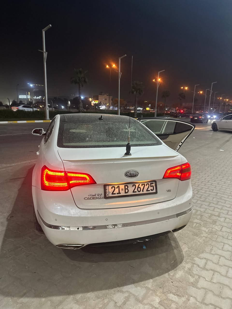 سلام وعليكم 
كيا كادينزا 2012 السيارة فول 
تدفئة بالكشنات
معروفة مواصفات الكادينزا
سيارة خير من الله 
مكينة بس كازكيت
صدر يرادلة ترتيب 
هاي صورهة وسونر
السعر 110 وبيهة مجال
عنوان الغزالية او ابو غريب
اتصل عل رقم وتدلل 
0776 247 6924‬
