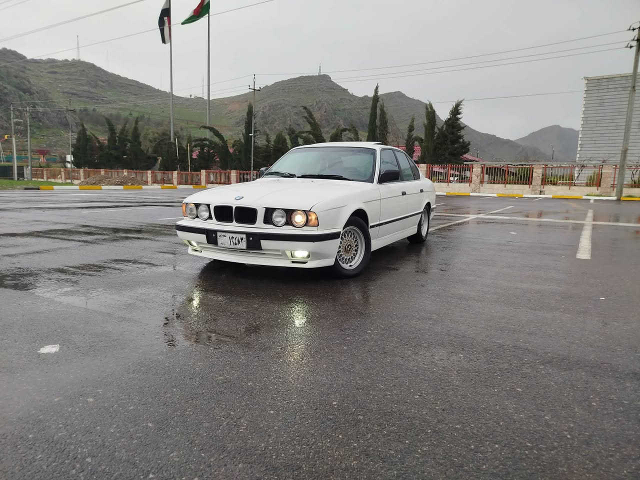 سڵاوی خواتان لێ بێ ئەوم بیئێمە بۆ فڕشۆشتن  تازە كامل بۆیاغ كراوە ئاڕم پلاستیك دهۆك بەشەرتی ئاڕمو ئەوەلیات ڕەقەم ئەسڵیەسڵایتە 4 تاقم تایەوویلی حەسیری لۆكی لەسەرە لایتو كارەبای كامل مەزبو  گێچی بانزینو حەماوەو  داربوردی ئیش دەكامۆدێل89 بەشەرتی گێڕومەكینە520كەپسە گێڕ حادیە ئەكسلی قوفڵە بەشەرتی قوەتو تەناش سڵایتی مەزبوتە جامی نەشكاوە سحری37 محامەلە هەر كەسێك ویستی لەخزمەتی دام***********
