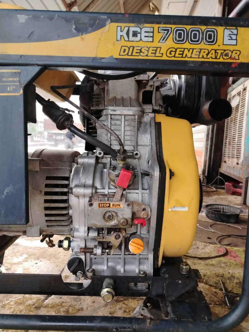 سلام عليكم مولد كاز كيبور النجوم ٢٥ انبير الباب الاول اخو الجديد لا مفتوح ولا مصلح شغال وعلفحص ملف نحاس وبلاد دبدوب نقص فقط باتري شراي *********** #للجميع
