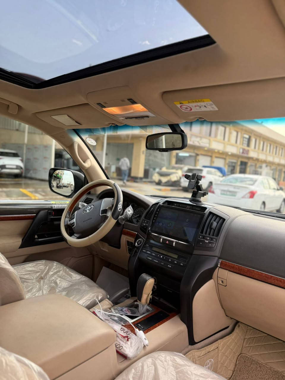 لاندكرروز 2015كفالة عامة شاملة مواصفات كشنات كهرباء تبريد +تبريد 6قطع بصمة شغالة 6سلندر  حساس امامي خلفي شاشة تاب والعديد من المواصفات غير مذكروة سيارة باسمي تحويل ثااني مباشر رقم دهوك ماشية 135الف سعر 440$عنوان بغداد الشعب لاستفسار اكثر ***********
