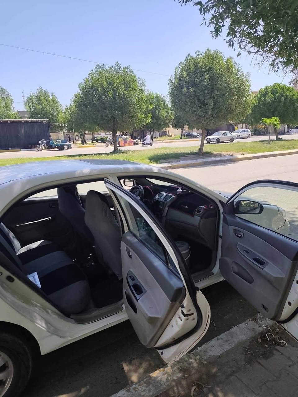 🚗 للبيع | BYD G3 موديل 2013
سيارة نظيفة وتستحق المعاينة.

✅ المحرك مكفول
✅ الجير مكفول
✅ تبريد ثلج
✅ فتحة سقف
✅ تحكم بالستيرن
✅ شاشة
✅ كاميرا خلفية
✅ إشارة بالمرايا الجانبية
✅ عالي زينون
✅ جميع الكهربائيات شغالة 100%

الصبغ الموجود فقط كما موضح في صورة السونار، والسونار حديث (صار له تقريبًا شهر إلى شهرين)، وغير المذكور فيه السيارة خالية من الصبغ.

🔹 على السيارة غرامات بقيمة 500 ألف دينار، وتُنزل من سعر السيارة عند البيع.

💰 السعر: 50 ورقة، والغرامات (500 ألف) تُنزل من السعر.
شرط من تشتري لازم تداور لأن راعيها يريد مداور (يريد يسافر
السيارة جاهزة للاستخدام ولا تحتاج أي مصروف.

📞 للاستفسار  

مكان السياره نجف فقط اتصال ***********
