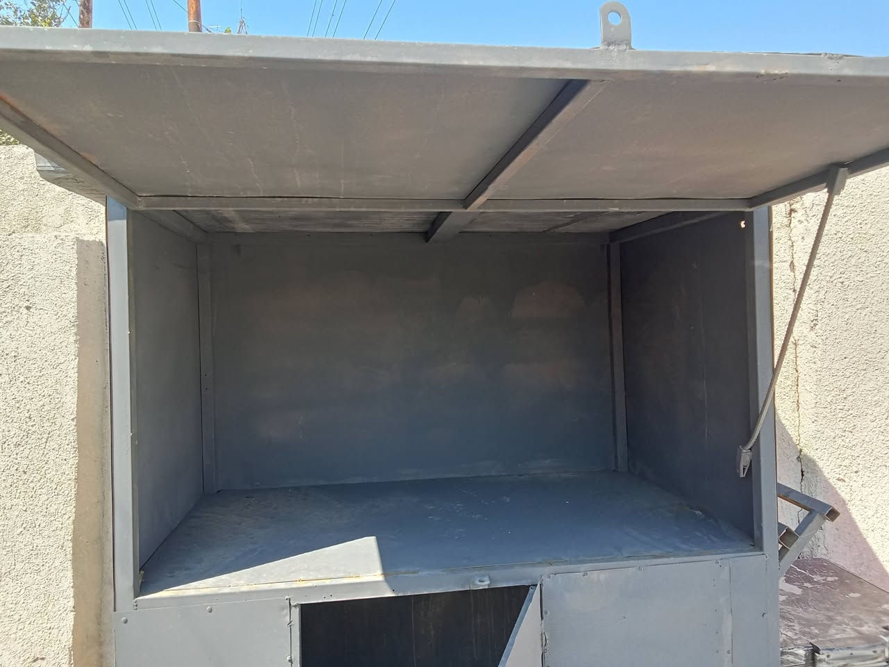 كشك للبيع السعر 300الف العنوان الحبيبه هاتف ***********
