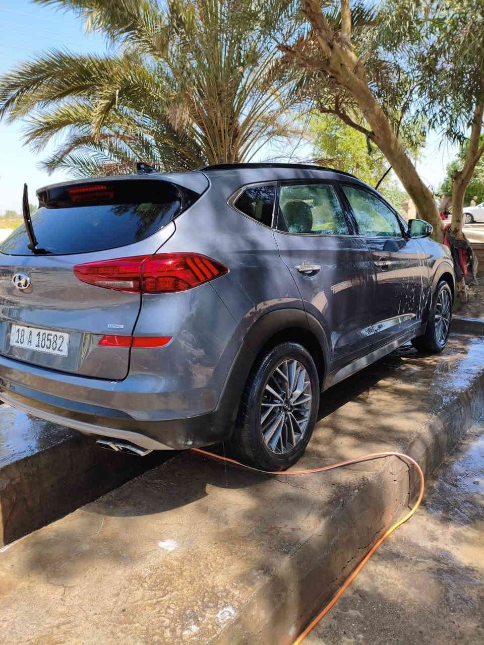 سلام عليكم 
من رخصة  الادمن 
توسان موديل ٢٠٢١ 
حادثها بنيد صبغ وجاملغ وباب السايق بارد والباقي كفالة المواصفات هاترك اعلى مواصفات بانوراما بصمة شاشة كبيره خمسه كامرات بصمة كشتات كهرباء وتطريز دوس  ستيل فور ويل مري ترحيب رادارات دبل صالنصة مكينة ٢٤٠٠
اشاير مري 
 جنطة شفط 
دبل صالنصة 
كشنات تبريد  وتدفئة  وكهرباء 
سماعات  انفنتي
لايت زنون خمس عدسات 
 مرقم بابل الرقم الجديد 
السعر ١٨٨
الاتصال ***********
