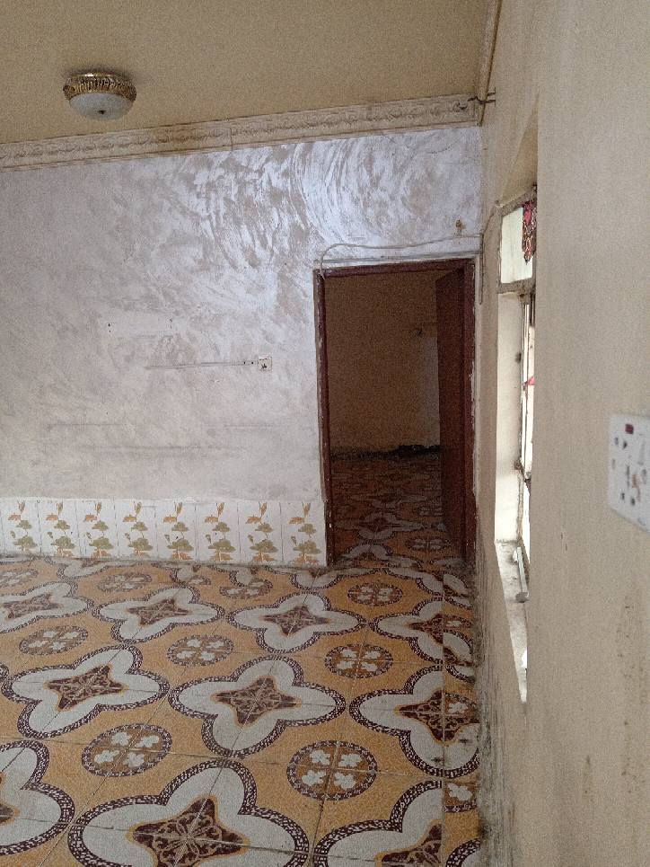 بيت للإيجار طابق ثاني يتكون من غرفتين وصالة ومطبخ وصحيات وطارمه شارع هادي ابو عجيله للإستفسار الاتصال على الرقم ***********
