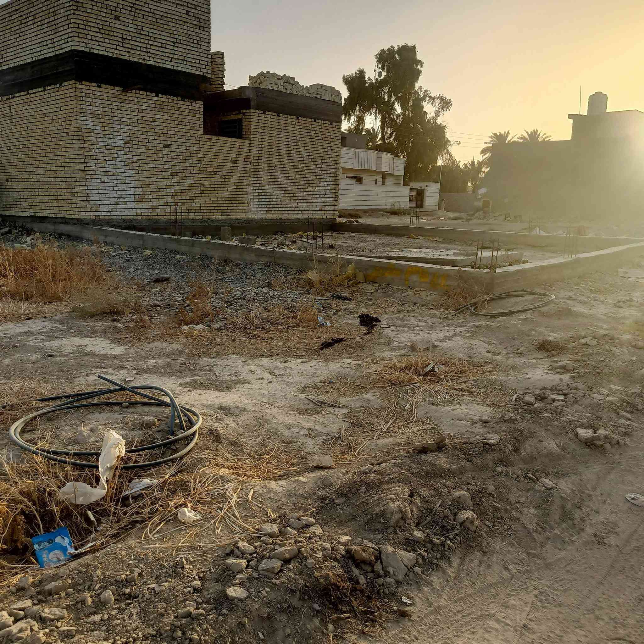 السلام عليكم عندي قطعه ارض للبيع مساحه 100متر واجهه 7ونزال14 .3طابو سند 25 قرار بسمي السعر 33وبي مجال جسر ديالى الكرغوليه قرب اسواق اسطنبول ***********
