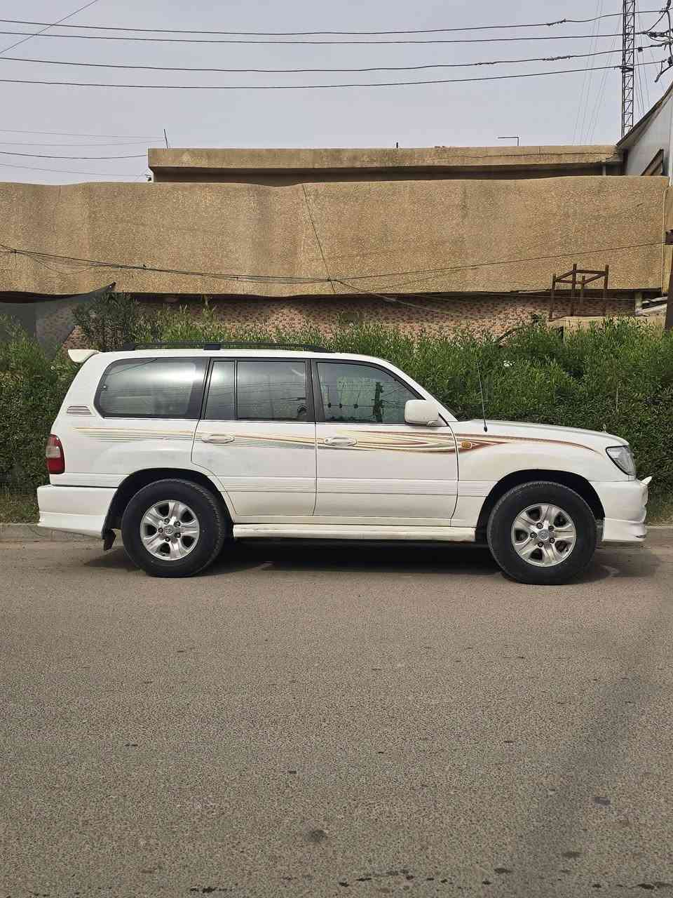 لاندكروز مونيكا موديل ٢٠٠٠ بدون تحديث بلاديه مكفوله من الصبغ ول بارد بلاديه تبريد ٣ قطع وثلاجه فور ويل ودفلاك شغال تخم تايرات جديد  سنويه باسمي سعرها ب ١٤٠ ومكانها بغداد موبايل ***********
