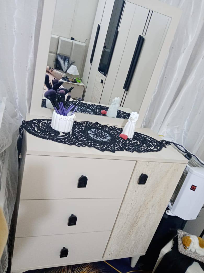 غرفة نوم للبيع مابيهة شخط جديدة استعمال قليل تتكون من 7قطع السعر 700وبيها مجال بصيط للستفسار التصال
‏‪***********‬‏//***********وتساب مفتوح
