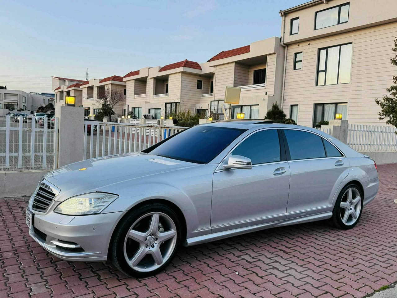 مرسیدس ادوات ٢٠١١ بدون كص
 ٥٥٠ بدون توربو کفالە عامە 
واحد قطعة سبخ بدون اي دواخل 
بشرط حاسبة و كل شيء
سيارة نفس زيرو 
کیر و محرک بشرط
مكان سليمانية 
سعر ١٠٥$
*********** السليمانية, العراق
