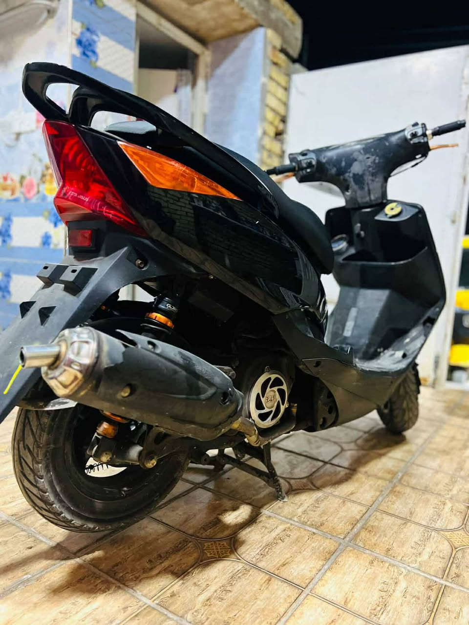 سلام عليكم دراجه ثعلب مزوده نواعم مكينه بلاديه ما مفتوحه شلعه ومعدل
مال رمبه صارله أربع أيام 
مكاني بغداد الحسينية الراشديه
***********
