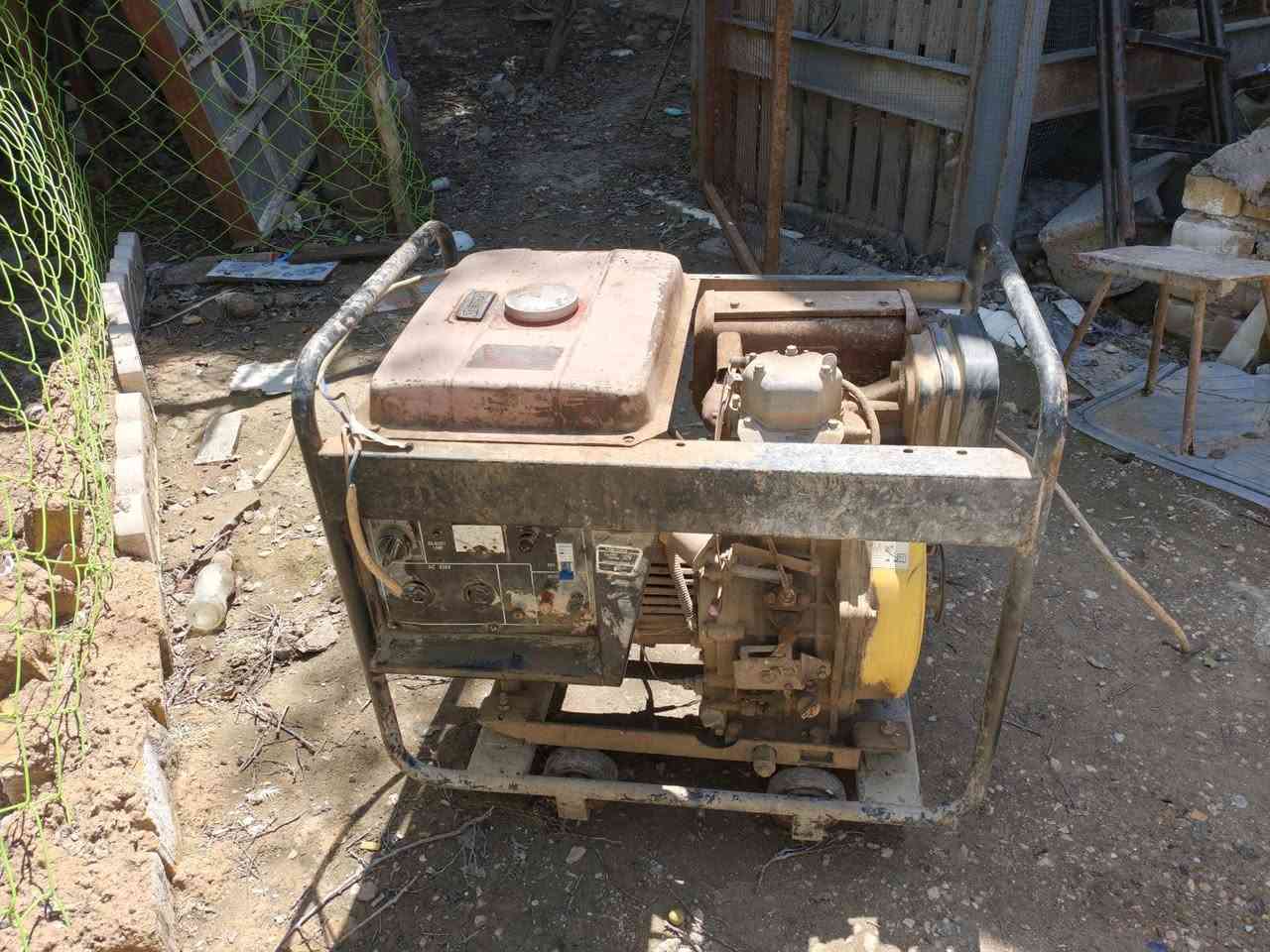 السلام عليكم مولده للبيع 20امبير كاز شغاله والباتري جديد مكاني نجف مناذره السعر 300 واي استفسار على الرقم ***********
