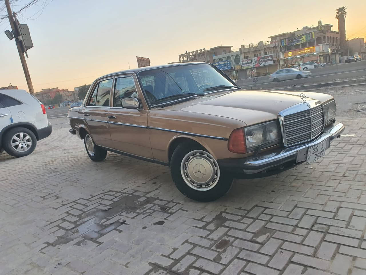 السلام عليكم للبيع ابوجحيل 1985 كير محرك صدر جدد لوك مال حاويه والكير اوتماتيك مابيها نقص باسمنا مكان السياره حي اور الاتصال *********** 
السعر. 55
