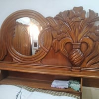 ملحقات تخت وميز تواليت  للبيع تواصل على الرقم 07703861448