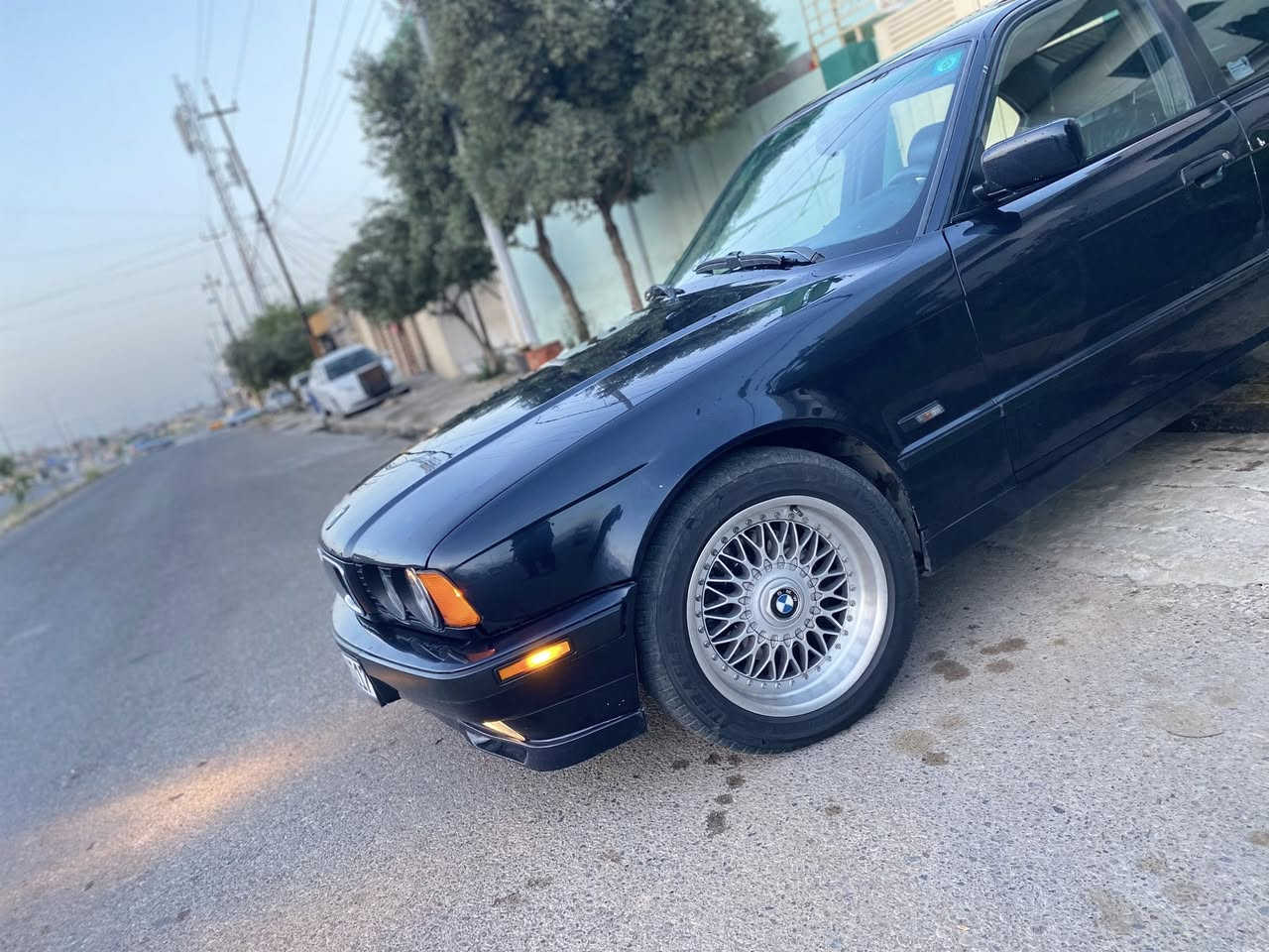 BMW1994
حجم 540 اصل 
داخل جلد 
صاج 
محرك 8
بجم عريض 
سياره جاهزه 
شرط التحويل 
السعر 74وبيها مجال قليل 
***********
