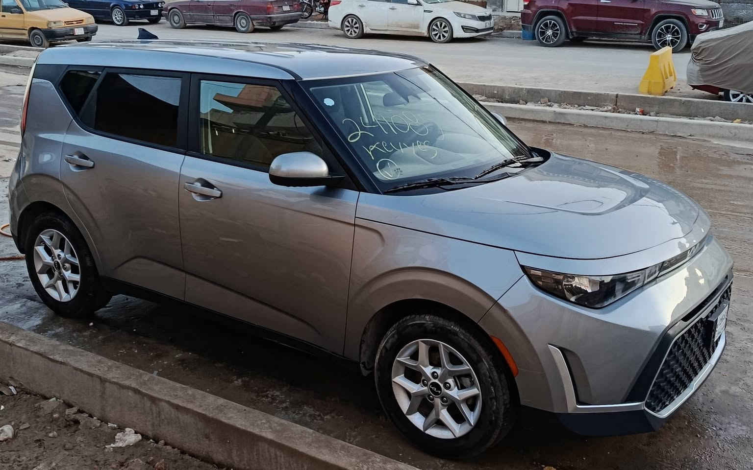 كيا صول 2024
 رقم فحص مؤقت
حادث خلفي خفيف جداً 
بدون ايرباك كل الارباكات سليمة
السيارة كفالة عامة من كلشي ما عدا صبغ ربع جنطة فقط والدعاية الخلفية مبادلة نفس اللون اصلية مال تفصيخ امريكي
ماشيه 19 ميل
مواصفات السيارة رادارات امامي جانبي وخلفي
توقف ذاتي  وقيادة ذاتية وتحديد مسار ونقط عمياء
ويل كب 17 بلادي وكامرة وشاشة كبيرة تدعم كاربلي
داخل رصاصي وفول تحكم ستيرن 
مكينة 2000 دوش 
المكان بابل الاساتذة 
السعر  157وبيها مجال للشراي
صور الحادث بالمنشور
الاستفسار ***********
