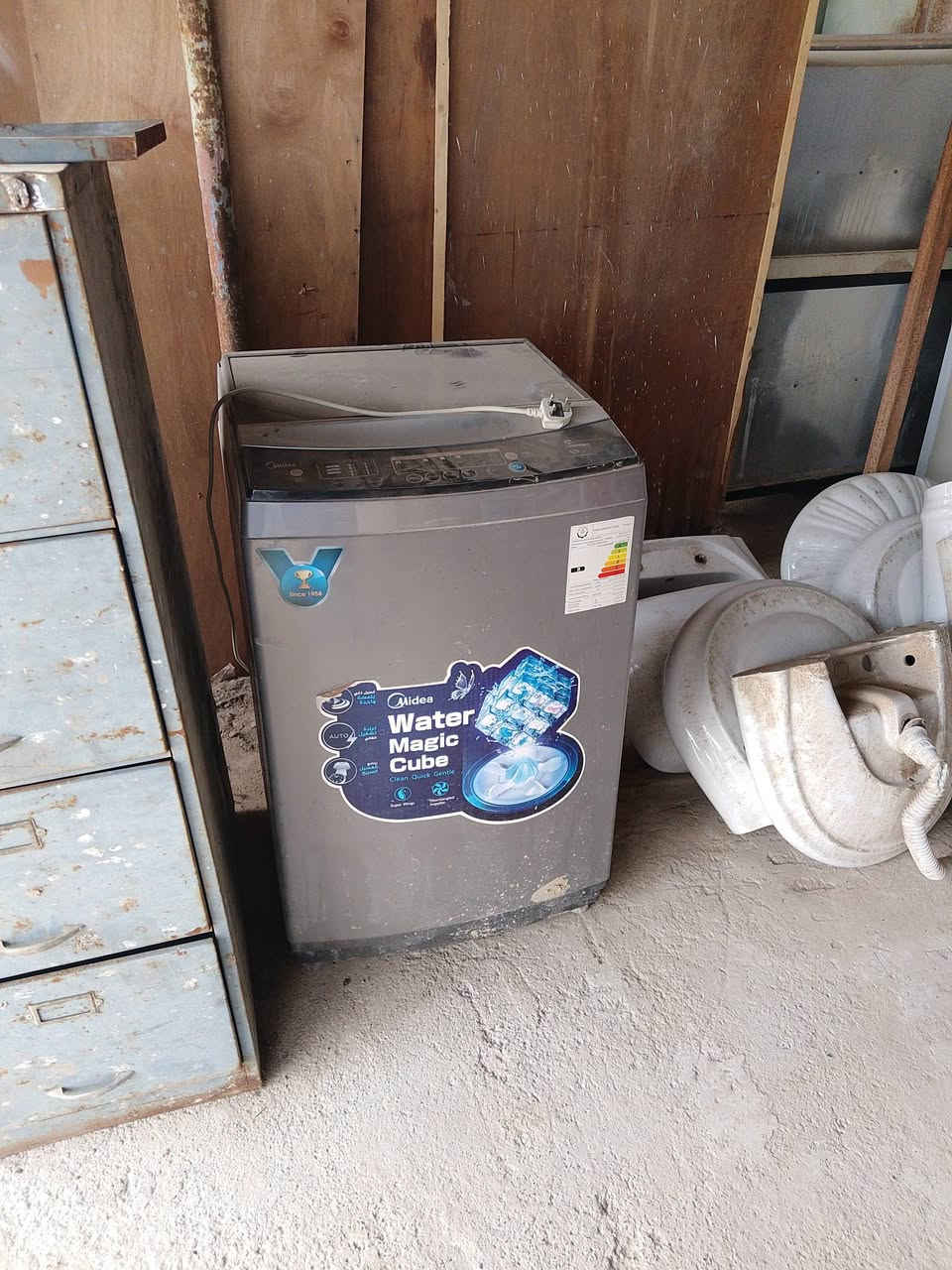 انواع الكاونترات والاغراض المنزليه الكاطون الرازي مجاور صيدليه أم أيمن رقم الهاتف ***********
