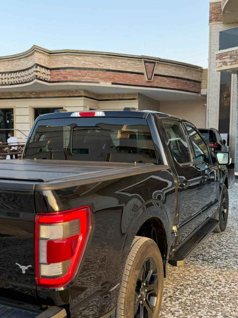فورد F150 موديل 2023 Lariat
لون أسود
شاشة وسطية كبيرة
V6 ecoboost 3.5L
مزوده كزوزات بلادي
55,000KM
فيها فتحات بنيد بلادي (رياضي)
ضربه بسيطه في راس لسكن بدون ايرباج 
السعر 40,500$
العنوان : الفلوجه
رقم الهاتف ***********
رقم الهاتف ***********
