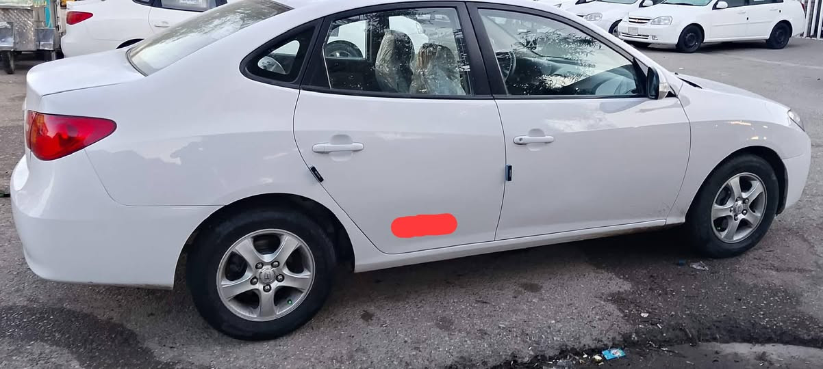 النترا 2011 ماكينه 16 ما مفتوحه بدون ضرر الصبغ موجود هذا المؤشر عليه بالاحمر شويه بس سياره جاهزه طقمها ورا وقدام كله جديد مكان السياره بالموصل والاستفسار على الرقم***********
