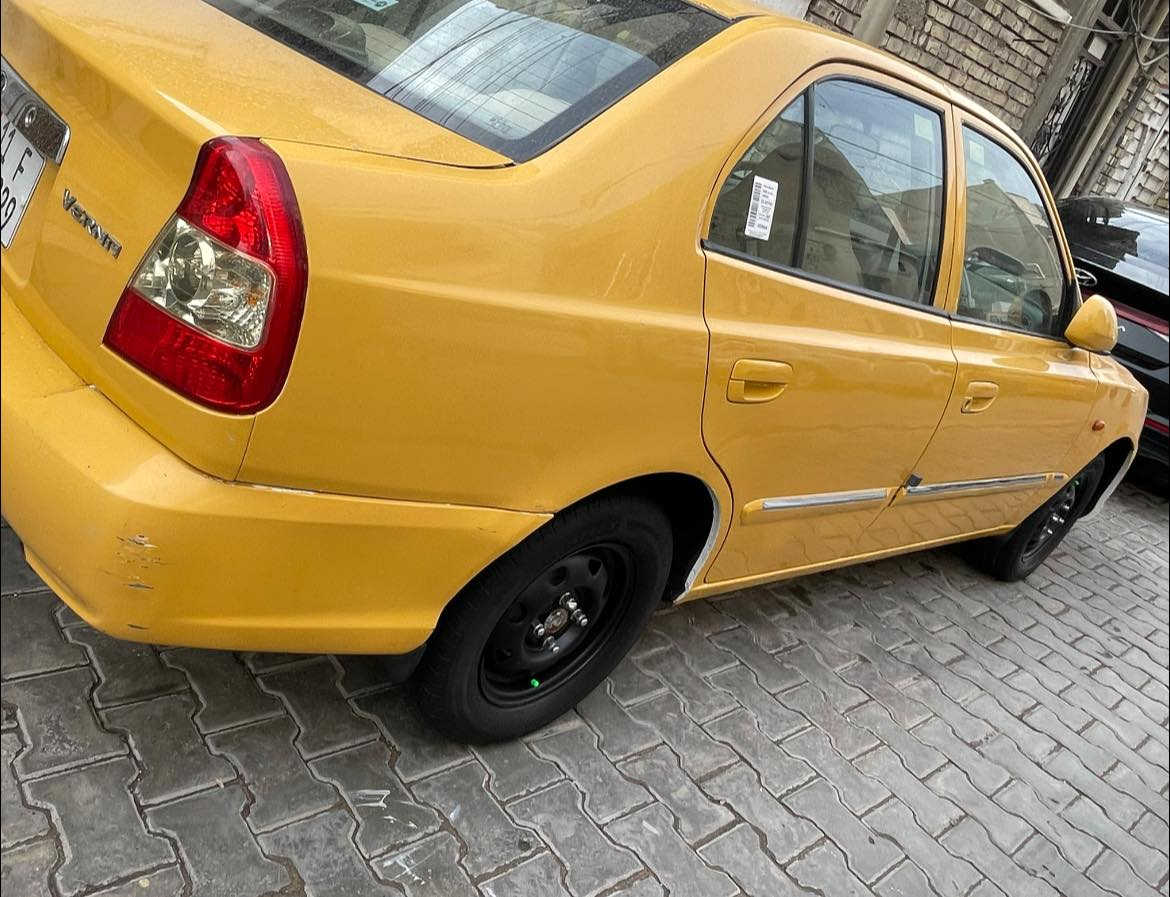 السلام عليكم شباب هونداي فيرنا 2014 سيارة باسمي سنوية جديدة رقم جديدة هيه غرامات كل مصفرة مكينة و كير خير من الله عنواني بغداد شارع فلسطين السعر 65 رقم ***********￼￼
